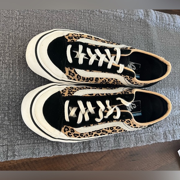 Vans - Picture 3 of 5